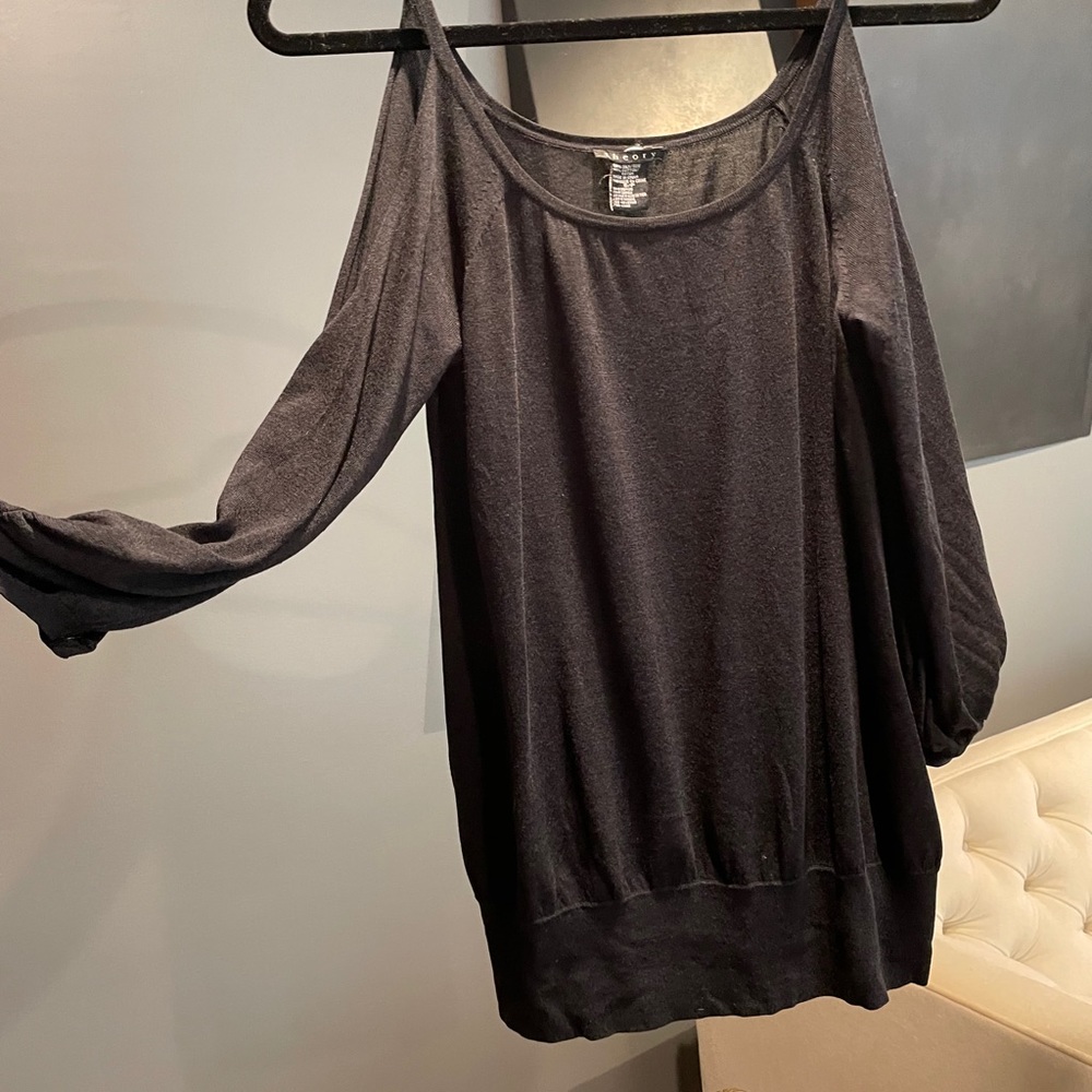 Cold Shoulder Theory Top!